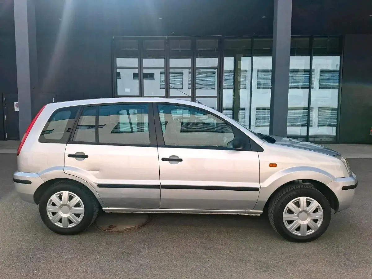 Gebraucht Ford Fusion 100 PS (73 kW) 2003 Silber Kleinwagen