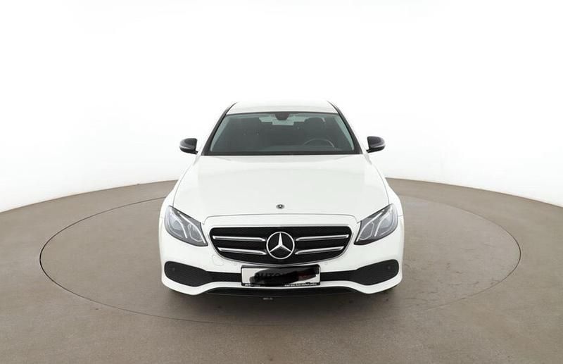 Weiß Gebraucht 2019 Mercedes E200 Limousine | 29.900 € (Fairer Preis) - Bild 1/4