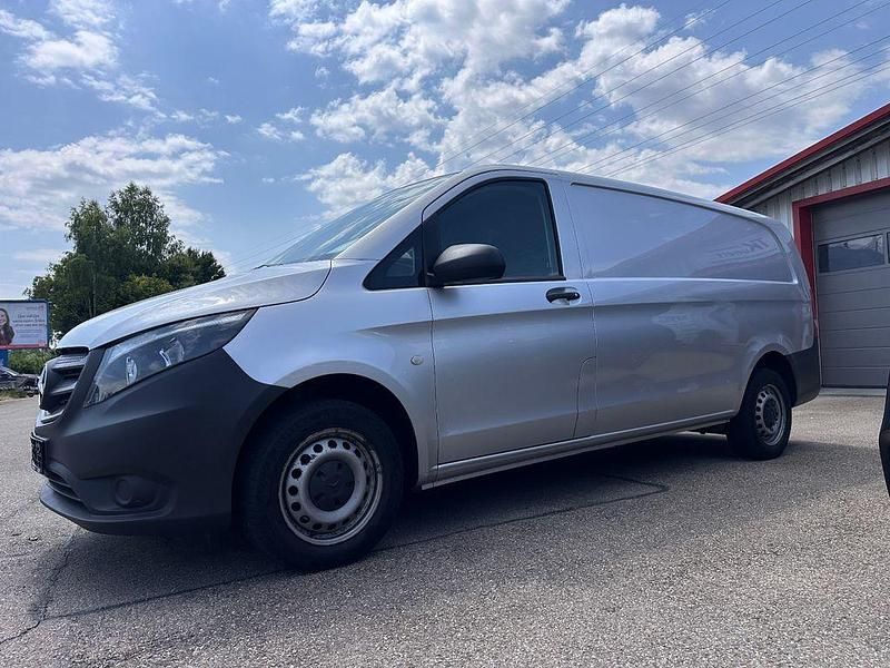 Silber Gebraucht 2020 Mercedes Vito Van | 17.999 € (Superpreis) - Bild 1/4