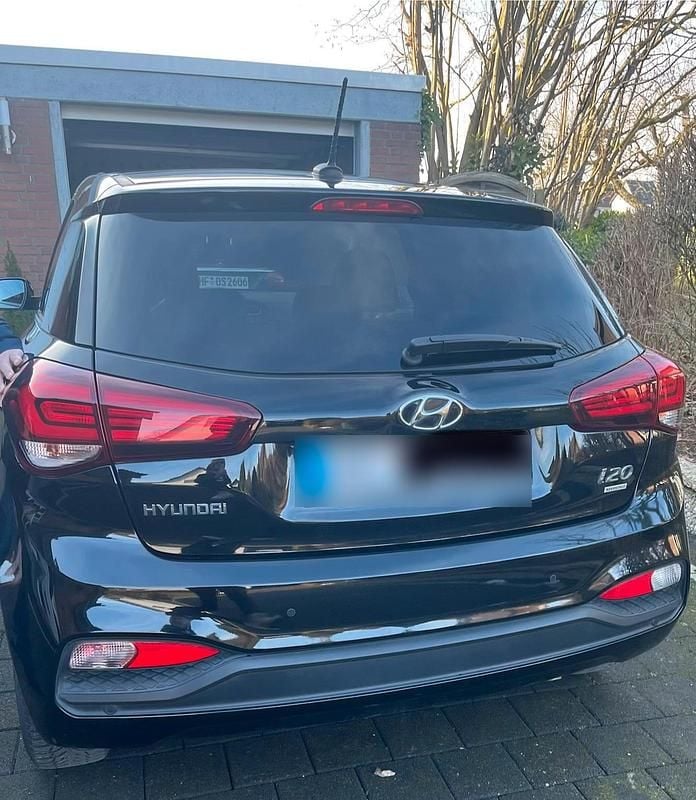 Gebraucht Hyundai i20 Active 101 PS (74 kW) 2020 Schwarz Kleinwagen