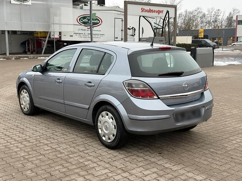 Grau Gebraucht 2008 Opel Astra Limousine | 1.999 € (Fairer Preis) - Bild 1/4