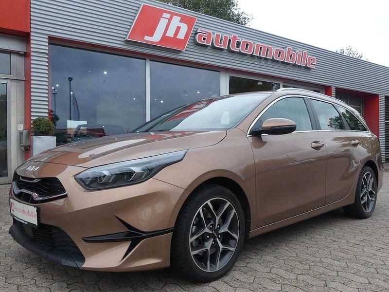 Braun Gebraucht 2022 Kia Ceed Sportswagon Spirit Kombi | 20.800 € (Fairer Preis) - Bild 1/4
