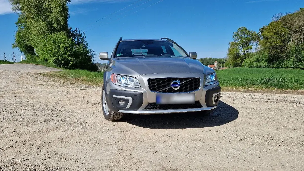 Gebraucht Volvo XC70 Summum 215 PS (158 kW) 2013 Gold Kombi