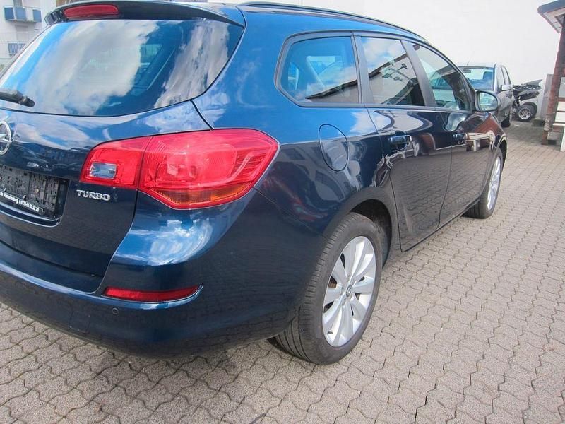 Usata Opel Astra 140 CV (102 kW) 2012 Blu Station wagon