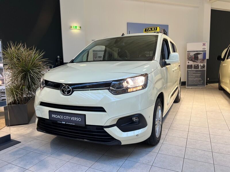 Graphitschwarz (schwarz) Neu 2025 Toyota Proace Verso City Kombi | 52.980 € (Teuer) - Bild 1/4
