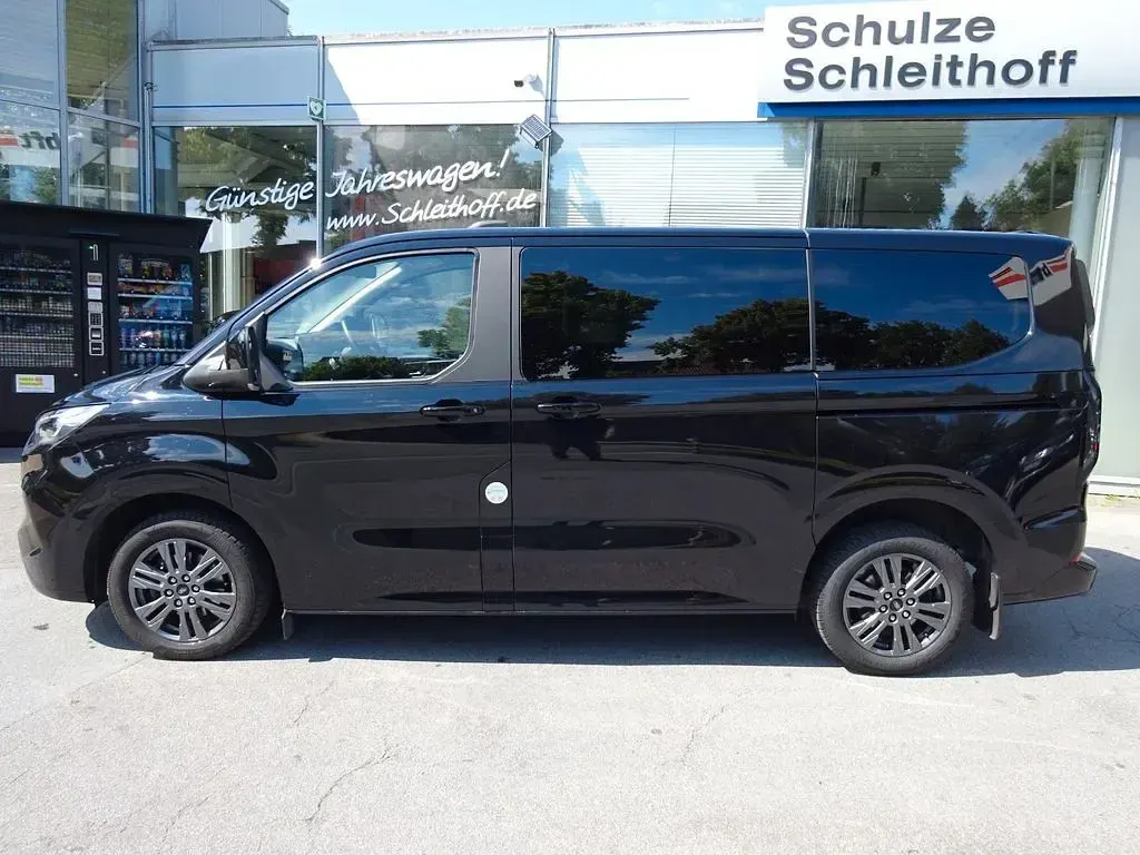 Gebraucht Ford Tourneo Titanium 136 PS (100 kW) 2025 Agate black Van / Kleinbus