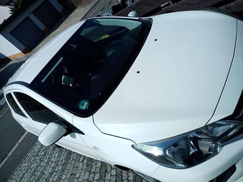 Weiß Gebraucht 2020 Mitsubishi Space Star Basis Limousine | 8.200 € (Fairer Preis) - Bild 1/3