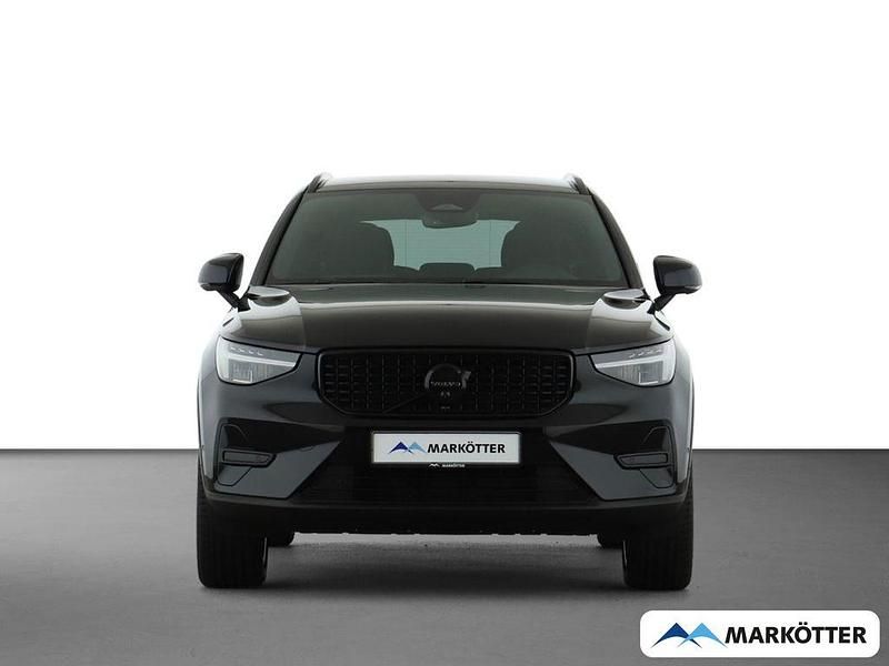 Neu Volvo XC40 Plus 163 PS (119 kW) 2025 Schwarz SUV
