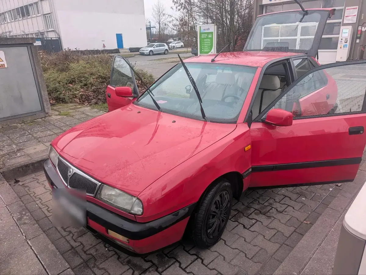 Gebraucht Lancia Delta 130 PS (95 kW) 1997 Rot Kleinwagen
