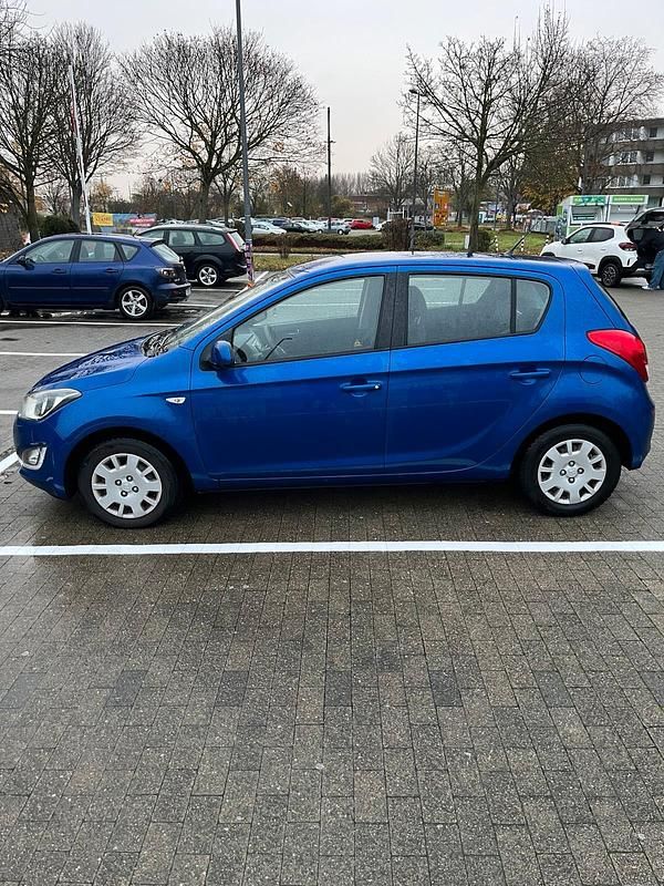 Blau Gebraucht 2014 Hyundai i20 Kleinwagen | 3.750 € (Guter Preis) - Bild 1/4