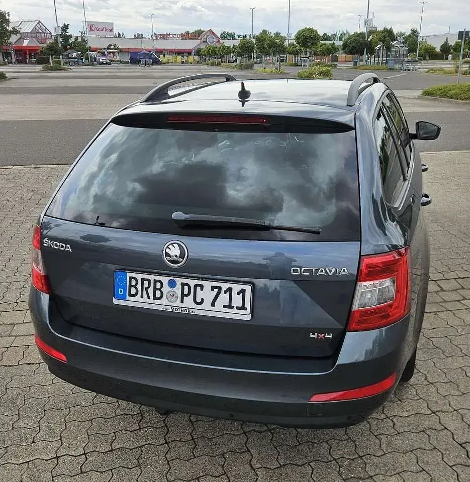 Gebraucht Skoda Octavia Elegance 150 PS (110 kW) 2014 Grau Kombi