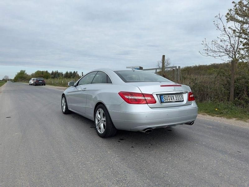 Gebraucht Mercedes E350 Elegance 231 PS (169 kW) 2011 Silber Coupé