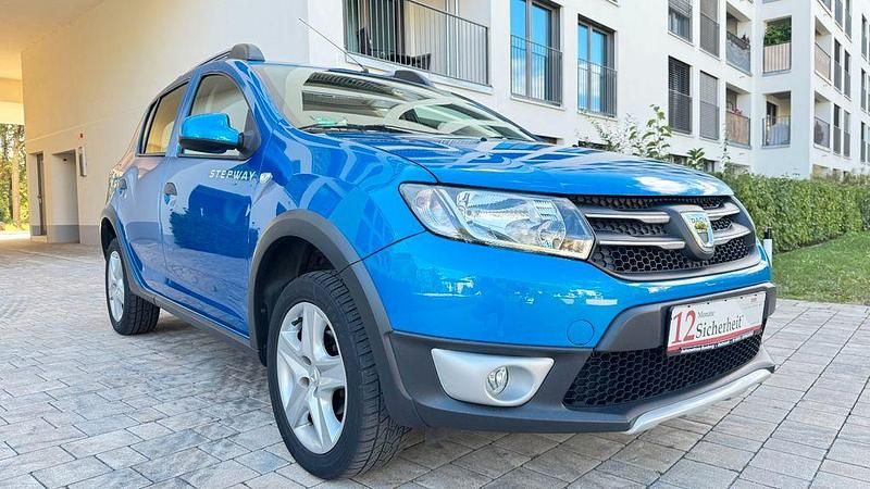 Blau Gebraucht 2015 Dacia Sandero Prestige Kleinwagen | 8.300 € (Fairer Preis) - Bild 1/4