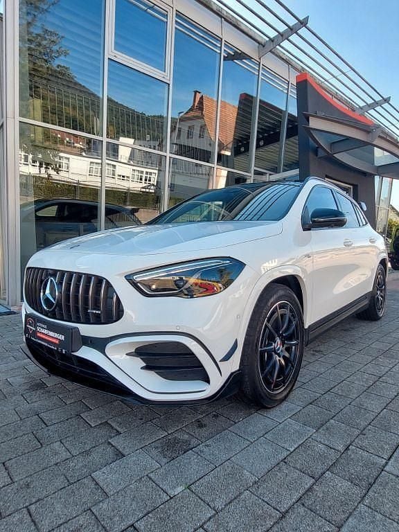 Weiß Gebraucht 2024 Mercedes GLA35 AMG AMG SUV | 58.900 € (Fairer Preis) - Bild 1/4