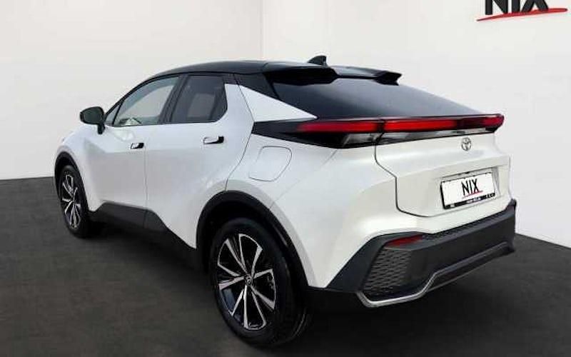 Neu Toyota C-HR 197 PS (144 kW) 2025 Platinumweiß / schwarz SUV