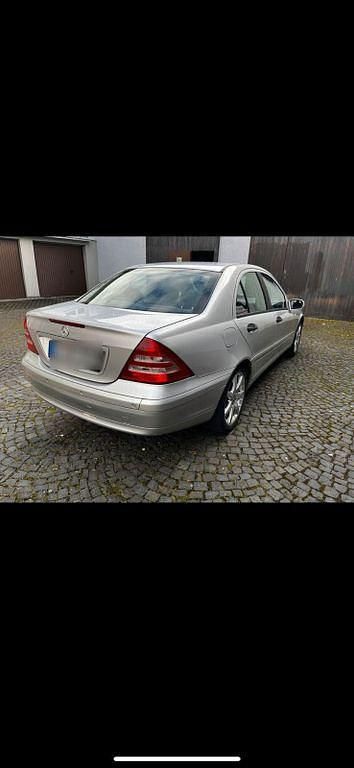 Silber Gebraucht 2003 Mercedes C180 Classic Limousine | 2.000 € (Fairer Preis) - Bild 1/4