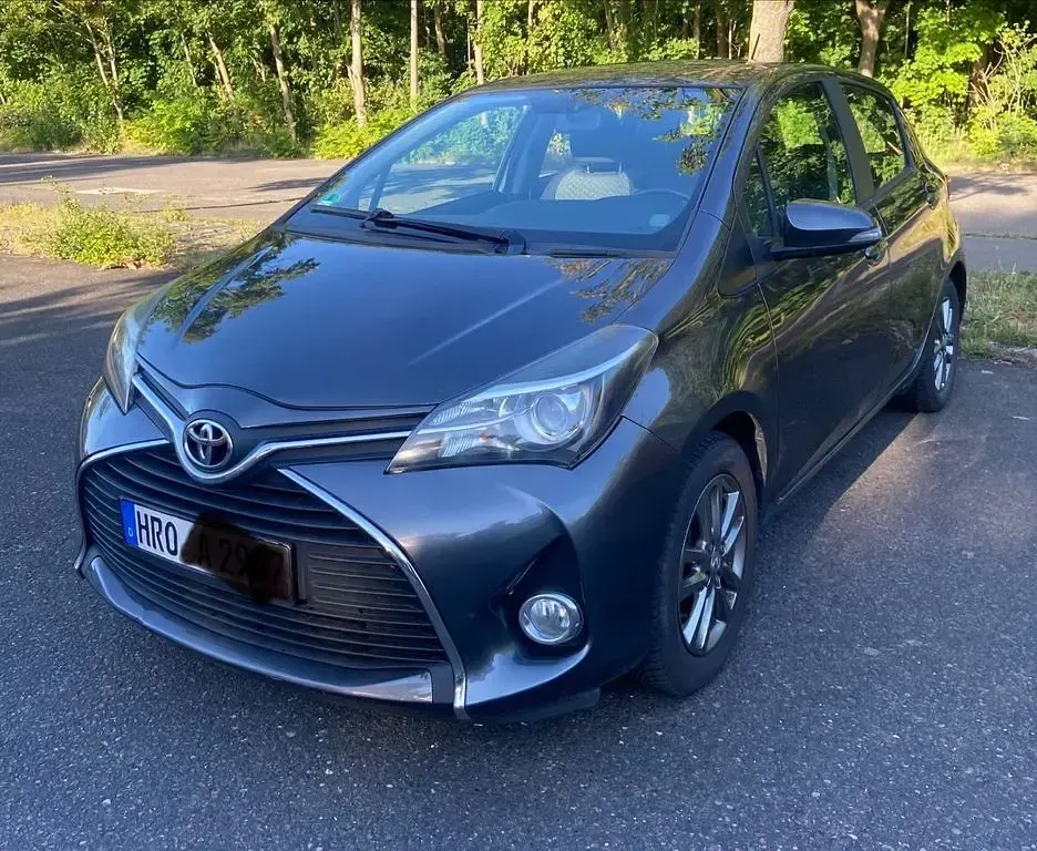 Gebraucht Toyota Yaris Comfort 99 PS (72 kW) 2015 Grau Kleinwagen