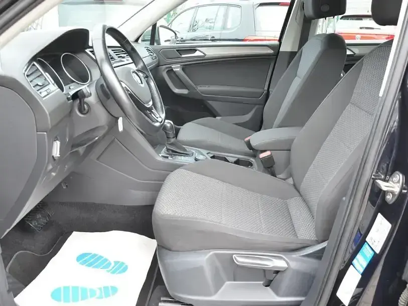 Gebraucht VW Tiguan Allspace Comfortline 150 PS (110 kW) 2021 Deep black perleffekt (metallic) SUV