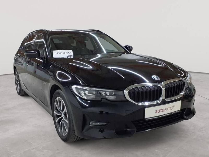 Gebraucht BMW 320e Sport Line 163 PS (119 kW) 2021 Schwarz uni Kombi
