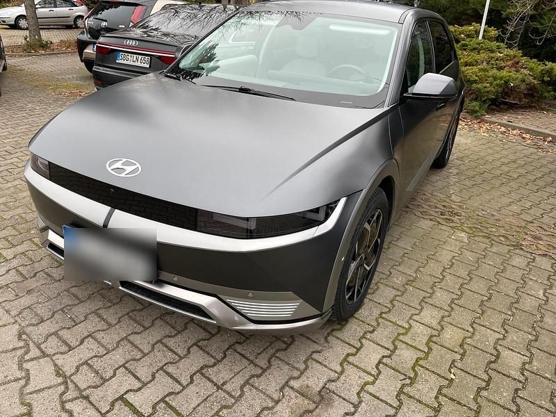 Grau Gebraucht 2021 Hyundai Ioniq 6 Limousine | 25.000 € (Superpreis) - Bild 1/4