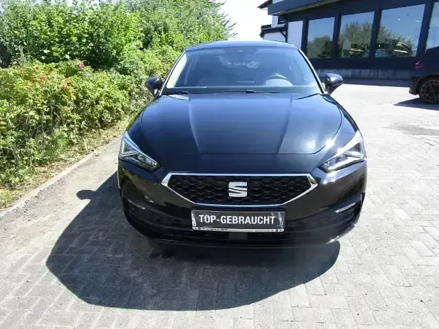 Gebraucht Seat Leon Style 116 PS (85 kW) 2021 Midnight schwarz (metallic) Limousine