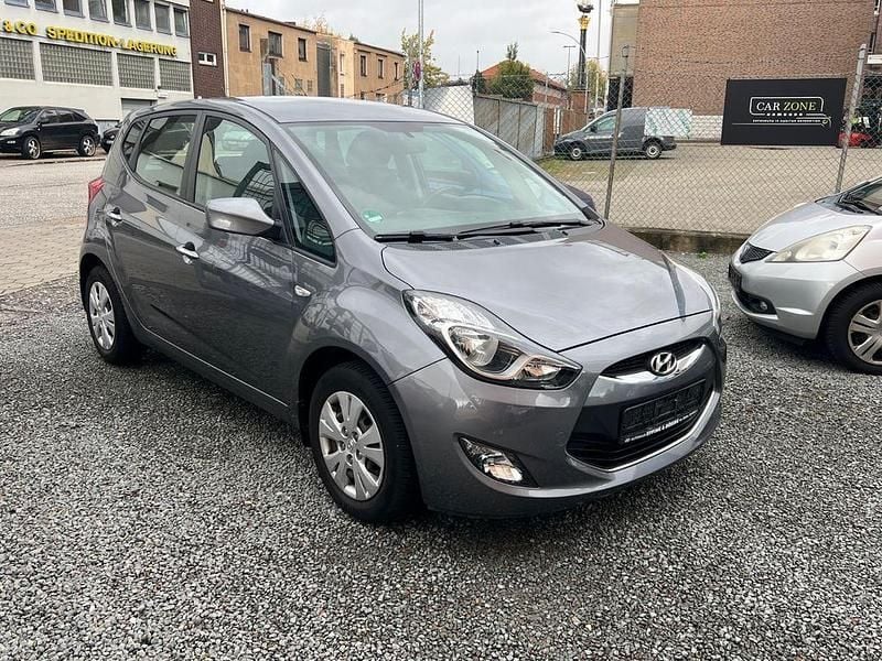 Gebraucht Hyundai ix20 Classic 90 PS (66 kW) 2014 Grau Kleinwagen
