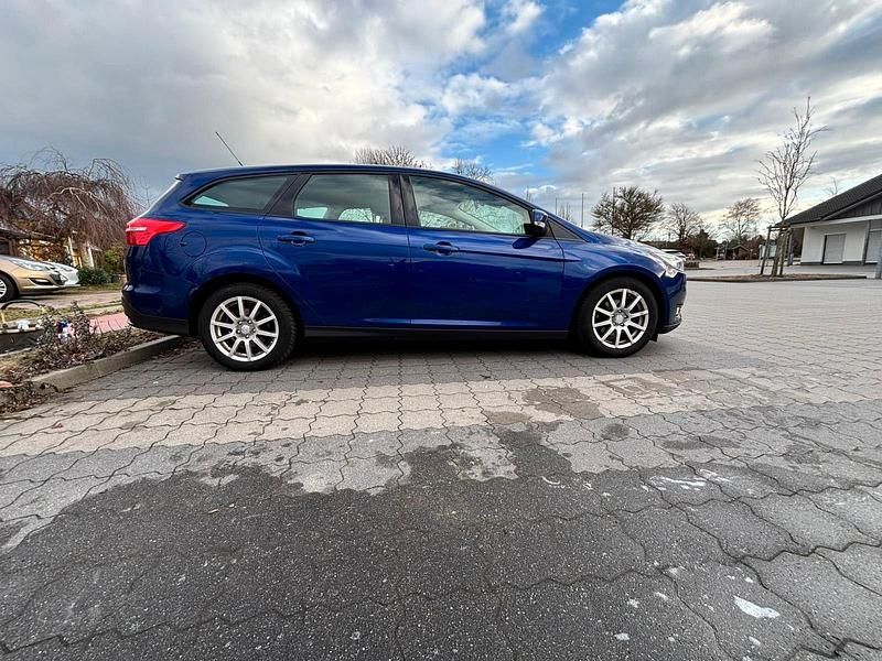 Gebraucht Ford Focus Business Edition 120 PS (88 kW) 2015 Blau Kombi