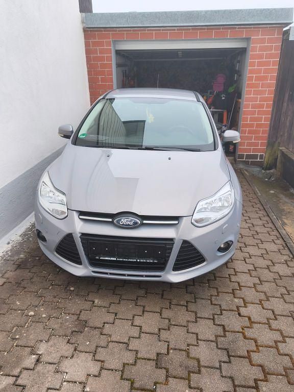 Gebraucht Ford Focus Viva 101 PS (74 kW) 2011 Silber Limousine