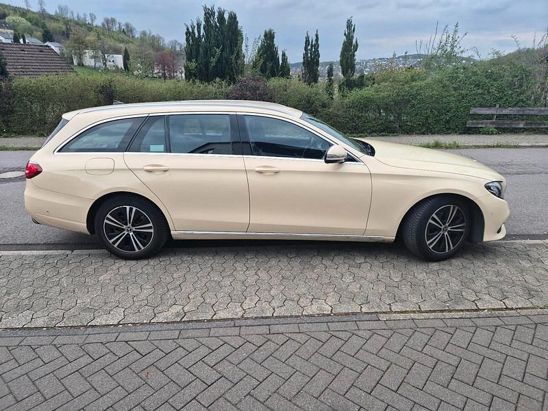 Second-hand Mercedes E220 194 CP (142 kW) 2019 Galben Break
