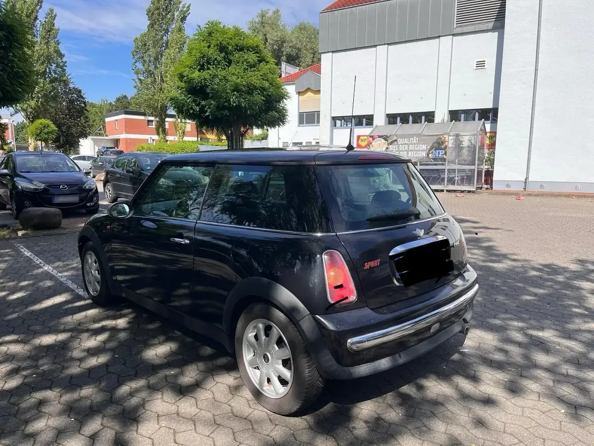 Gebraucht Mini Cooper 90 PS (66 kW) 2004 Schwarz Kleinwagen