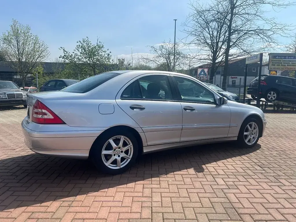 Gebraucht Mercedes C180 143 PS (105 kW) 2006 Silber Limousine
