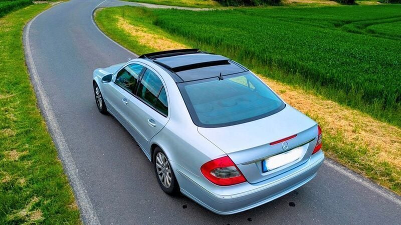 Silber Gebraucht 2008 Mercedes E220 Elegance Limousine | 9.200 € (Teuer) - Bild 1/4
