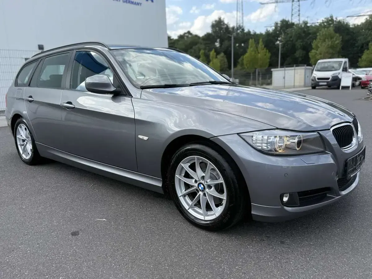 Gebraucht BMW 318 143 PS (105 kW) 2010 Spacegrau metallic Kombi