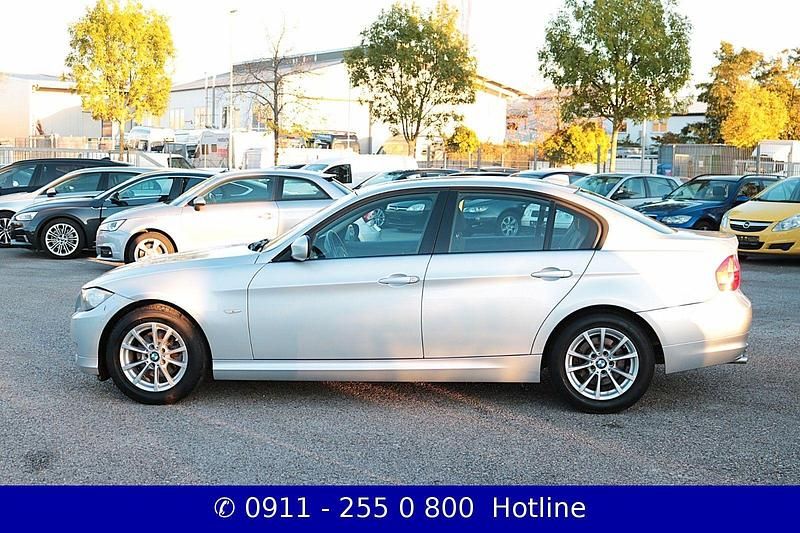 Gebraucht BMW 318 Sport Line 143 PS (105 kW) 2010 Silber Limousine