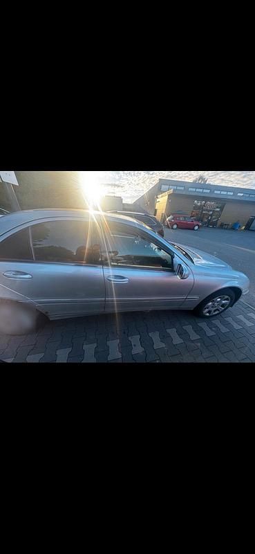 Gebraucht Mercedes C200 163 PS (119 kW) 2004 Silber Limousine