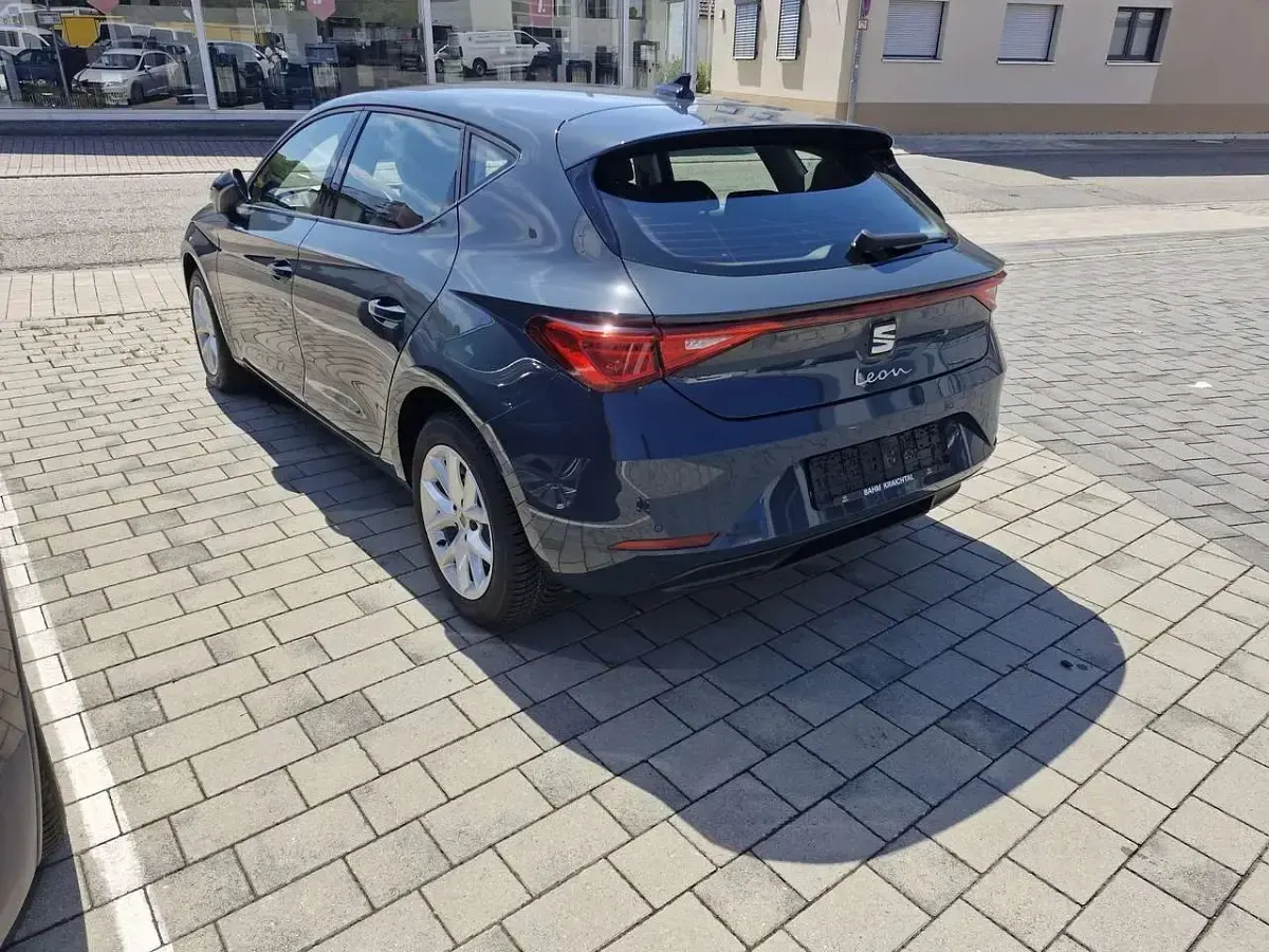 Gebraucht Seat Leon Style 150 PS (110 kW) 2026 Fjordblau Kleinwagen