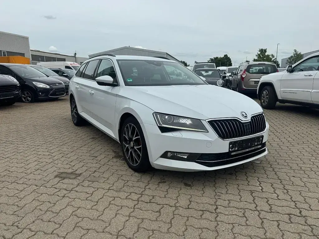 Gebraucht Skoda Superb Ambition 190 PS (139 kW) 2015 Weiß Kombi
