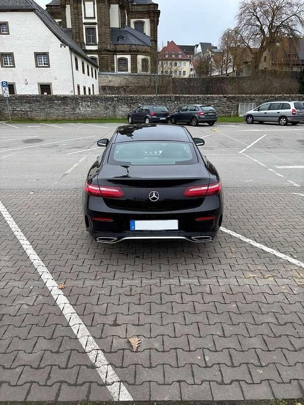 Gebraucht Mercedes E220 Edition 1 194 PS (142 kW) 2017 Coupé