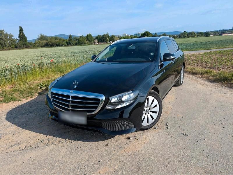Schwarz Gebraucht 2019 Mercedes E200 Kombi | 13.000 € (Fairer Preis) - Bild 1/4