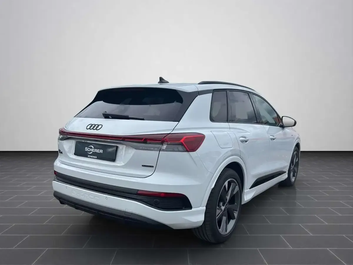 Second-hand Audi Q4 e-tron S-Line 210 kW (286 CP) 2026 Alb SUV