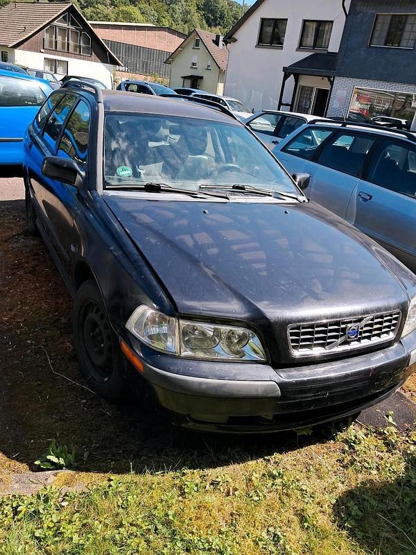 Gebraucht 2004 Volvo V40 Kombi | 390 € (Superpreis) - Bild 1/4