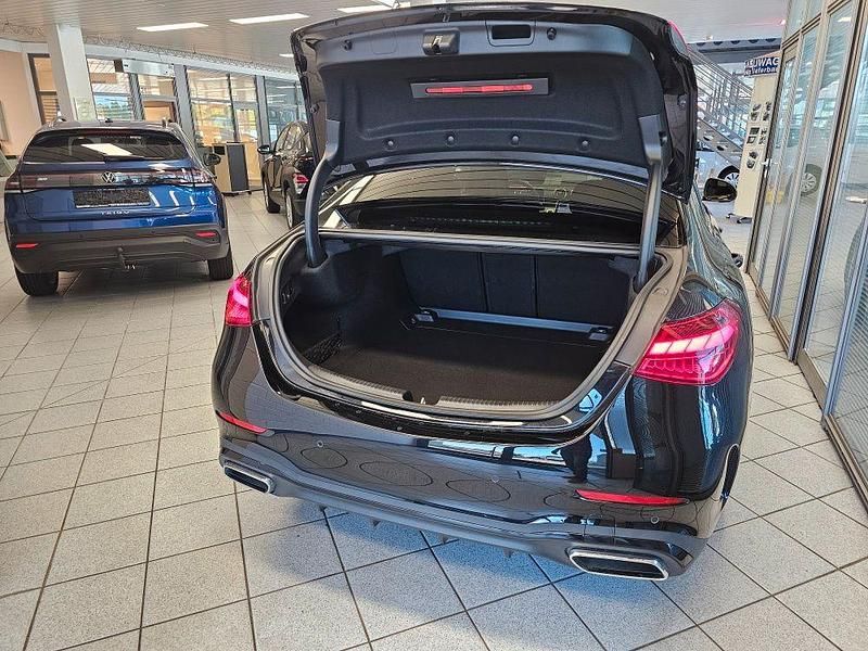 Gebraucht Mercedes C200 AMG 163 PS (119 kW) 2024 Obsidianschwarzmet. (metallic) Limousine