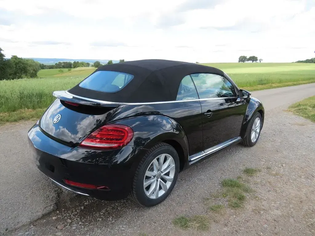 Gebraucht VW Beetle Design 110 PS (80 kW) 2017 Schwarz Kleinwagen