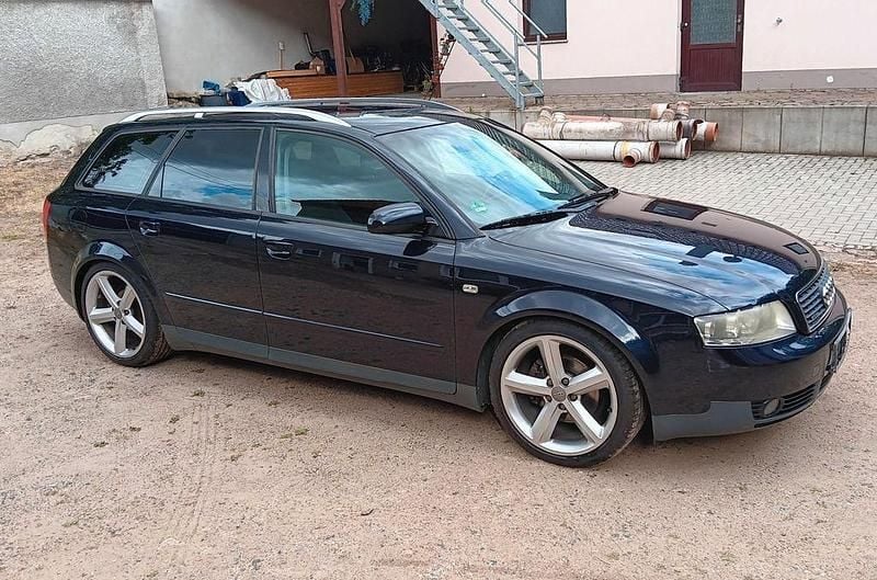 Blau Gebraucht 2002 Audi A4 Performance Kombi | 1.990 € (Guter Preis) - Bild 1/4
