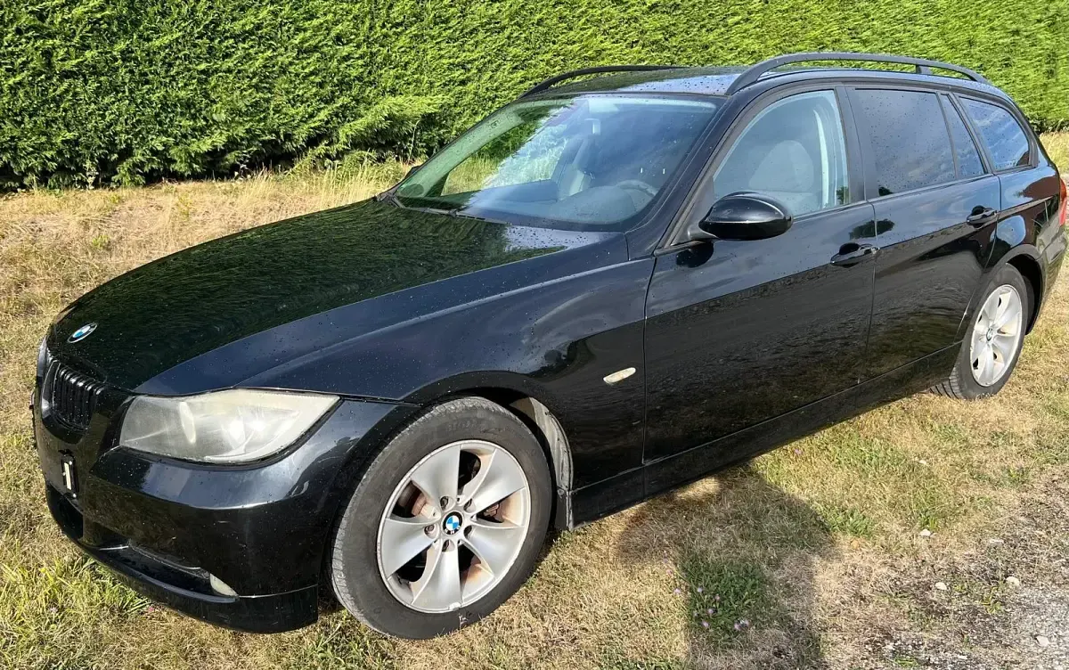 Gebraucht BMW 318 129 PS (94 kW) 2007 Schwarz Kombi