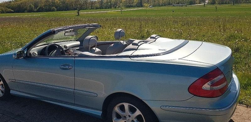 Gebraucht Mercedes CLK320 218 PS (160 kW) 2003 Blau Cabrio