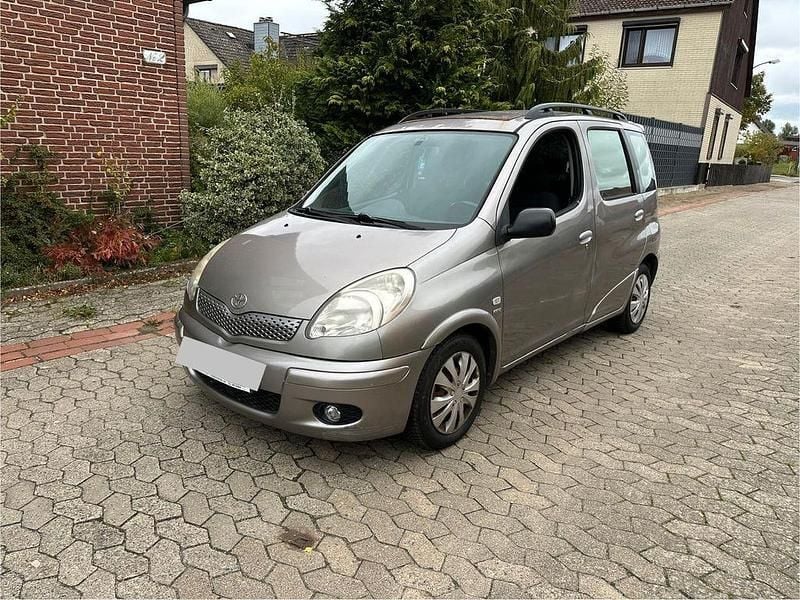 Braun Gebraucht 2003 Toyota Yaris Verso Sol Van / Kleinbus | 2.250 € (Superpreis) - Bild 1/4