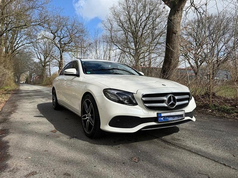 Gebraucht Mercedes E220 Avantgarde 194 PS (142 kW) 2017 Weiß Limousine