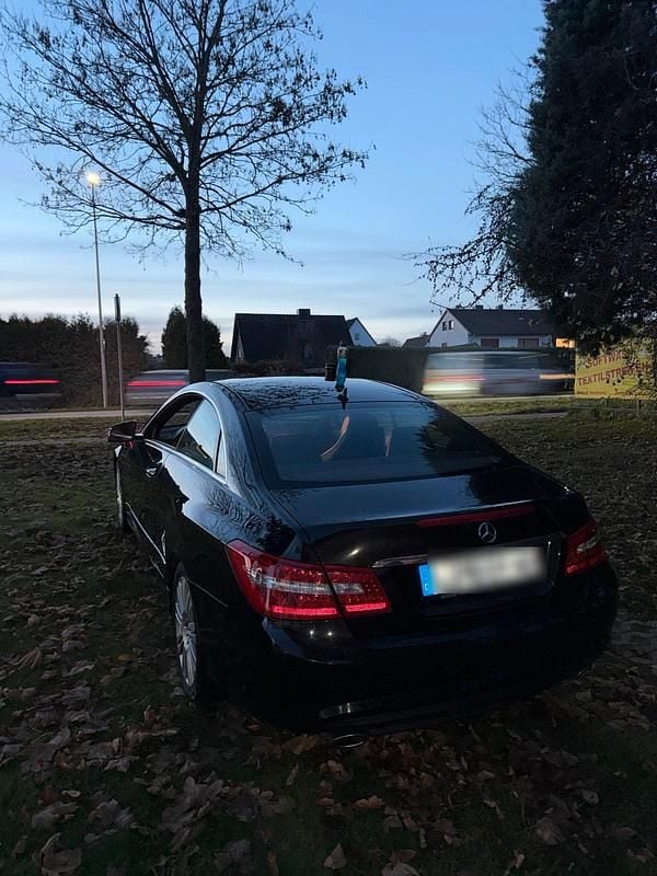 Gebraucht Mercedes E350 265 PS (194 kW) 2012 Schwarz Coupé