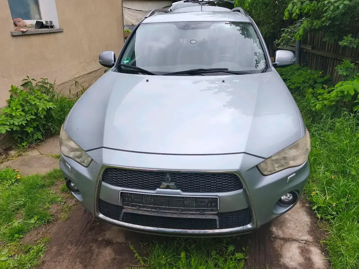 Begagnad Mitsubishi Outlander 177 HK (130 kW) 2011 Silver SUV